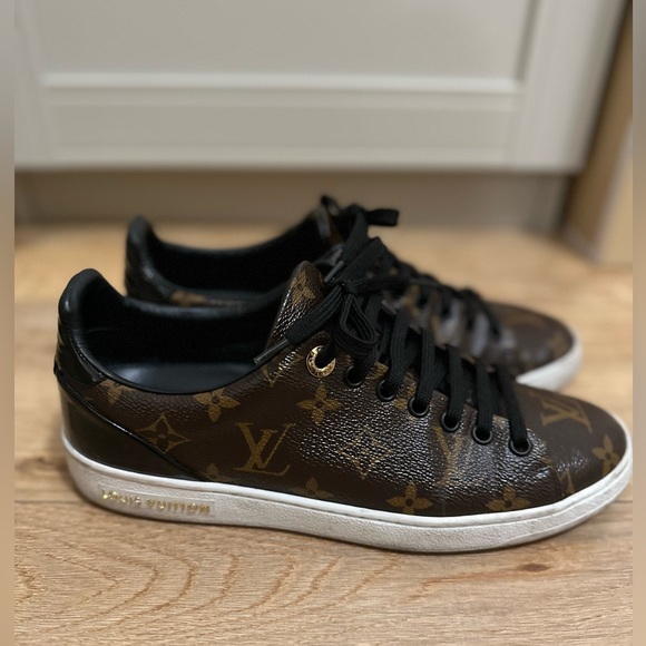 Louis Vuitton Patent Monogram Frontrow Sneakers - Picture 4 of 4